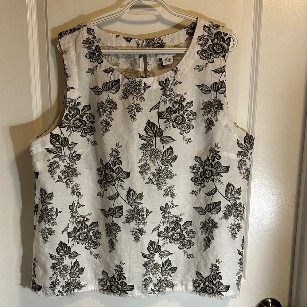 Liz Claiborne Monochrome Floral Sleeveless Blouse